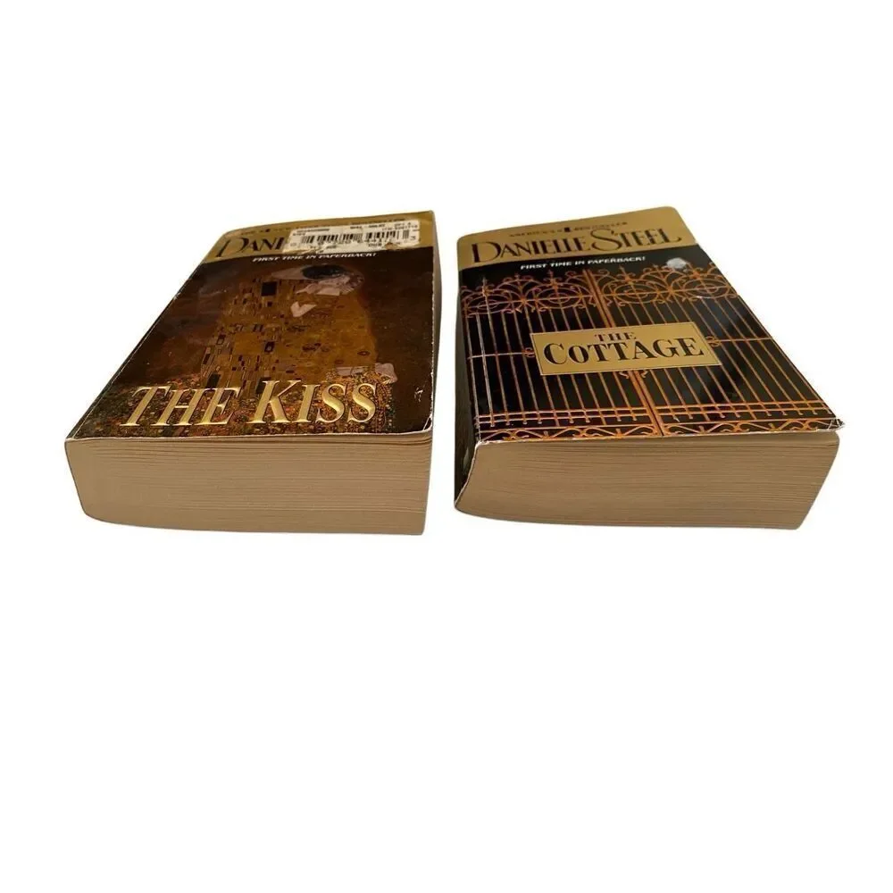 No Brand titles kiss